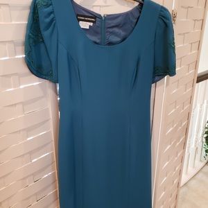 Donna Morgan Green dress with embellished sleeves. Sz 8.